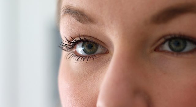 Review: Dr. Hauschka Volume Mascara (Plum)