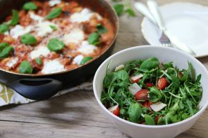 Recept: One Pot Gnocchi met tomatensaus, mozzarella en cannellinibonen