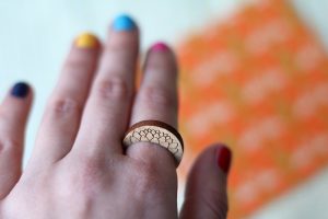 houten ring uit de zero waste geschenkdoos